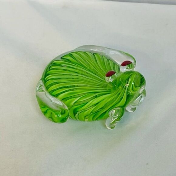 Art Glass Green & Clear Frog with Red Eyes Paperweight 4.25"L x 4"W x 2.5"H - Picture 4 of 6